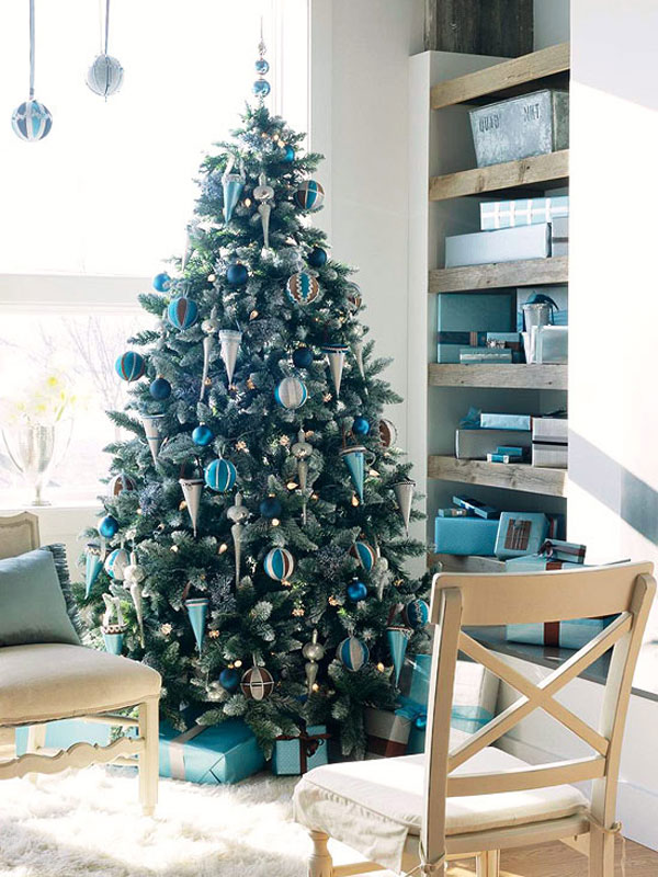 Árbol de Navidad decorado en azul