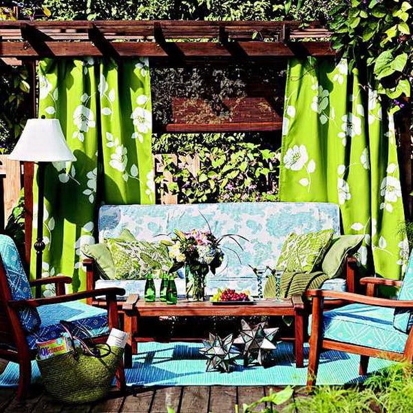 Pérgola con cortinas en color verde