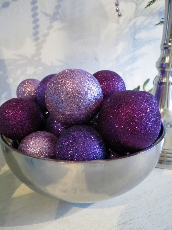 Esferas navideñas en color morado