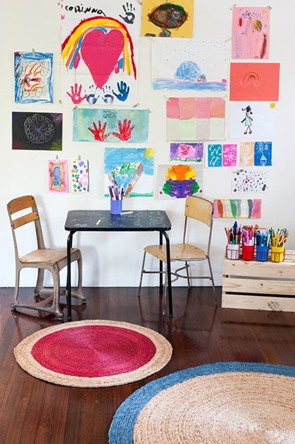 Habitación infantil con alfombras de fibras naturales