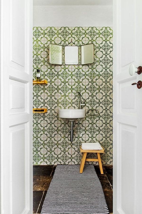 Azulejos hidráulicos en color verde y blanco