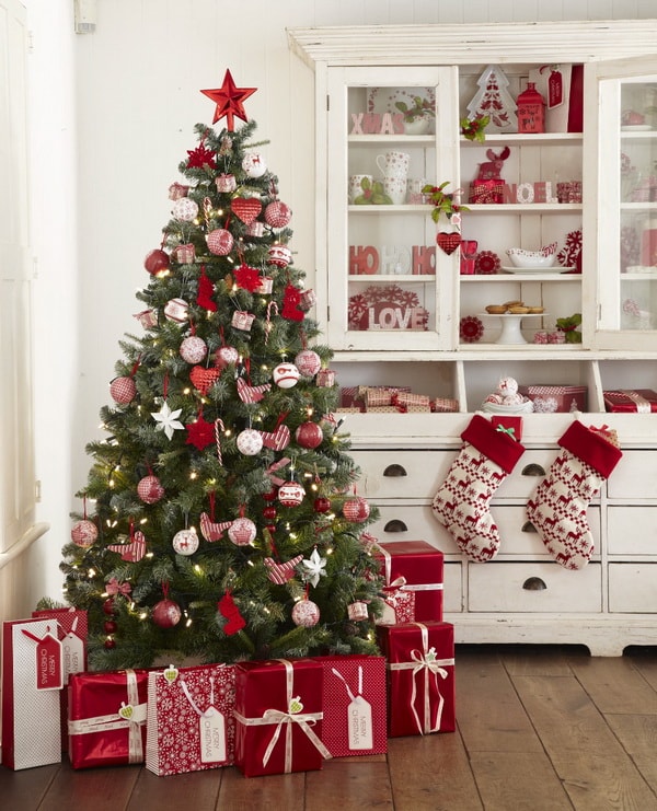 Blanco, verde y rojo en la decoración navideña