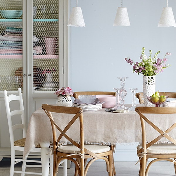 Pared pintada en azul tenue