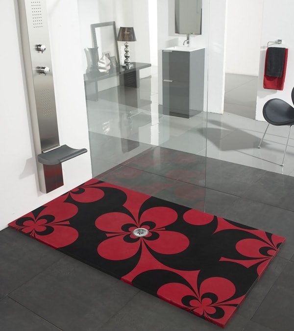 Plato de ducha con flores en rojo y negro