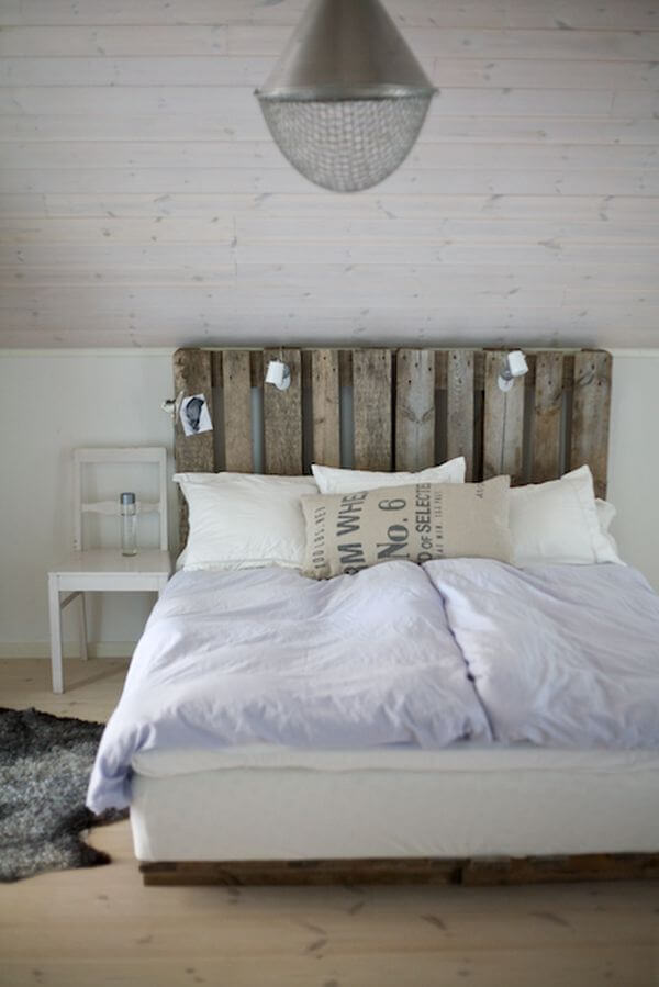Cabecero de cama hecho con palets