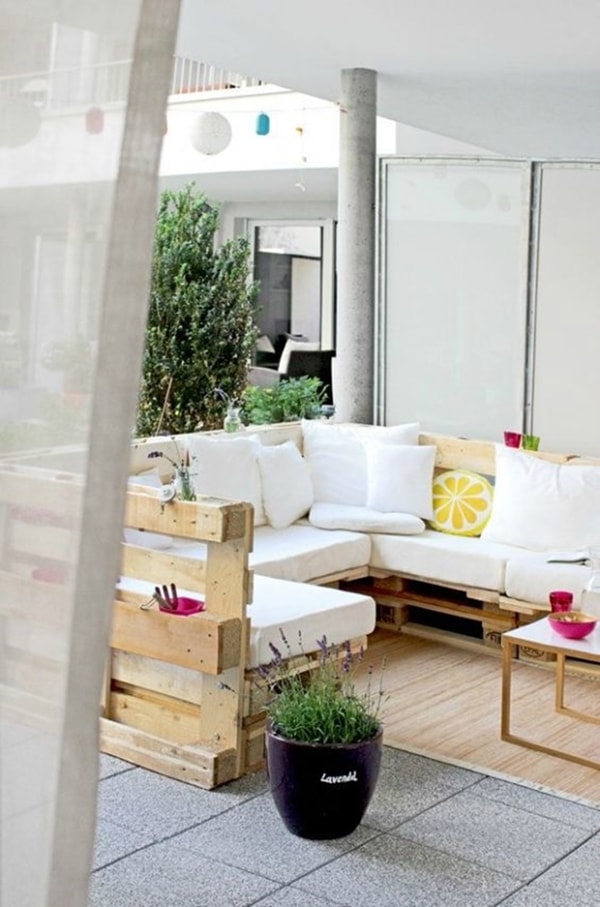 Zona chill out con palets de madera