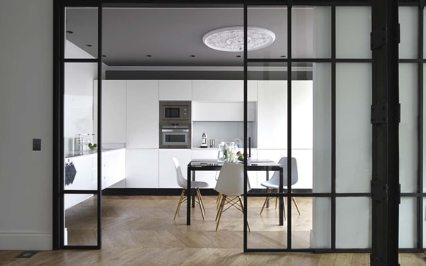 cerramiento de cocina con puerta de cristal corrediza