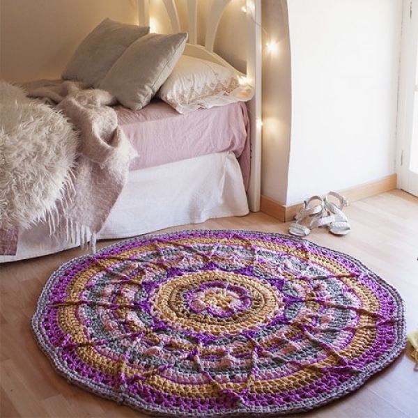 Alfombra hecha a crochet