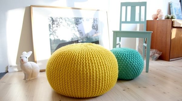 Puffs coloridos hechos con ganchillo