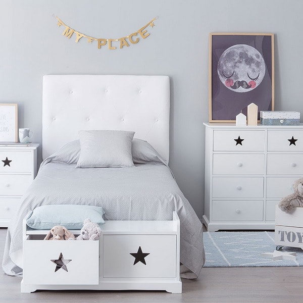 Mueble de almacenaje a los pies de la cama