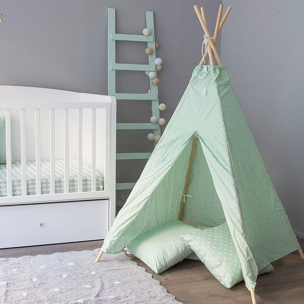 Dormitorio de bebé con tipi indio