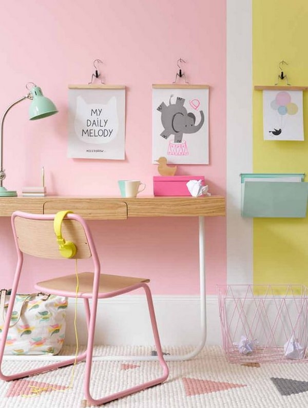 Zona de estudio infantil en tonos pastel