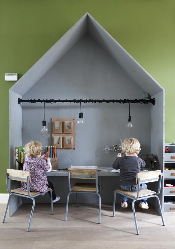 Espacio de estudio infantil con aire industrial