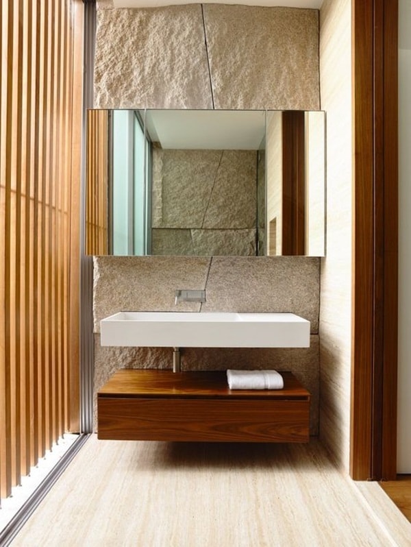 Piedra en la pared del baño