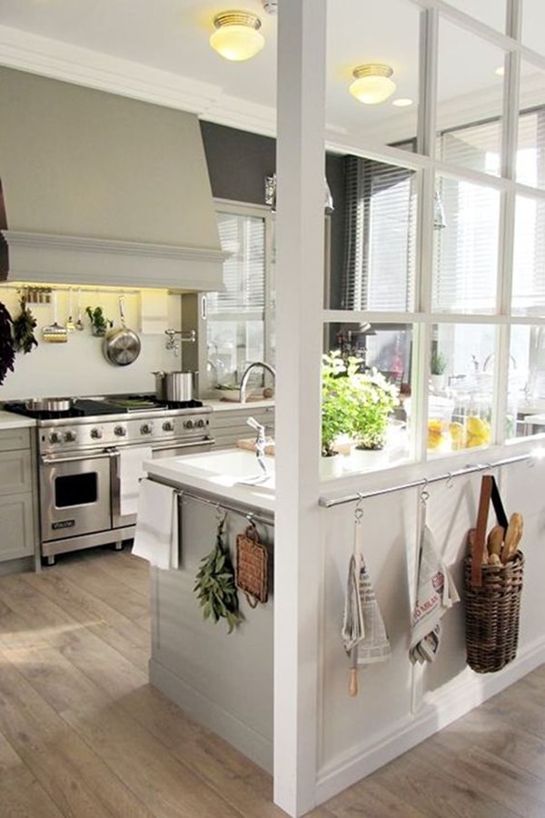 Cocina con cerramientos de cristal
