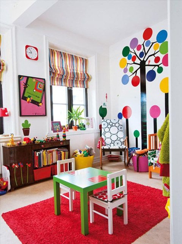 Cuarto de juegos con banderines