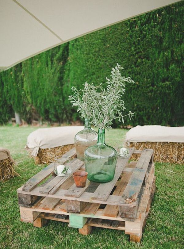 Palets de madera como mesa para el jardín