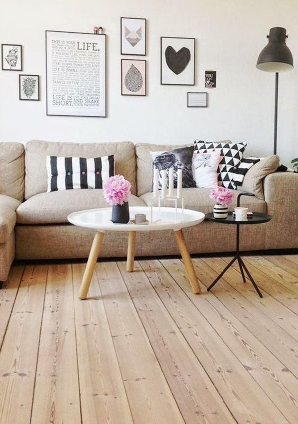 Decoración del salón con cuadros