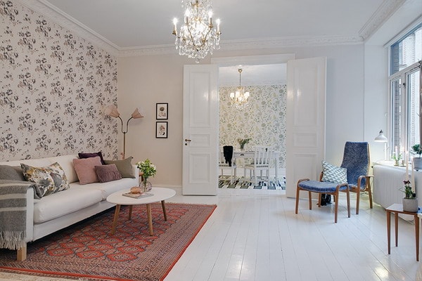 Salón con papel pintado