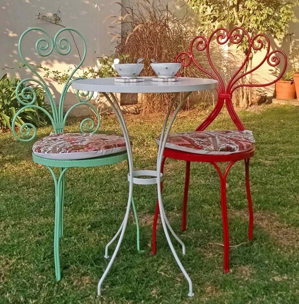 Mesa y sillas de hierro forjado