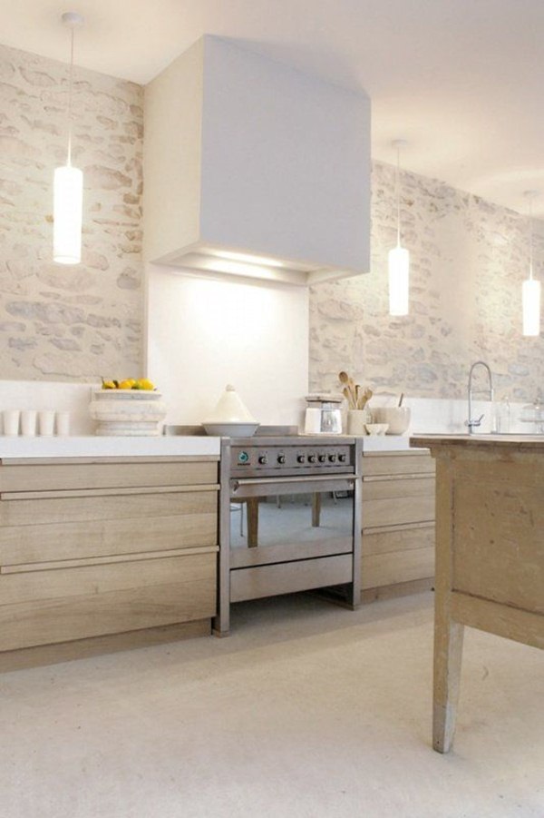 Cocina con paredes de piedra