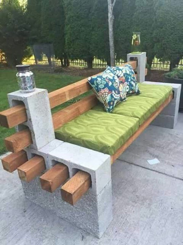 Banco con bloques de cemento y madera