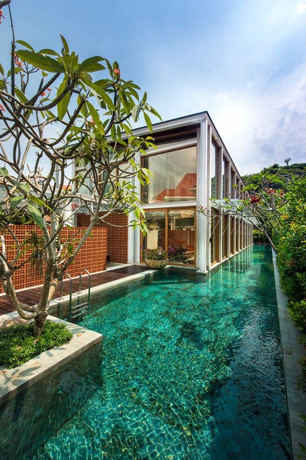 Piscina larga