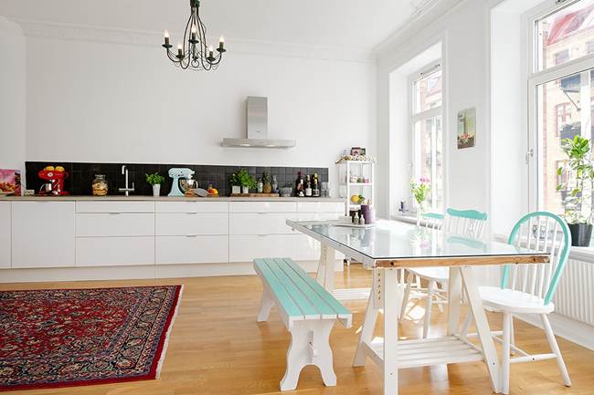 Mesa de picnic en la cocina