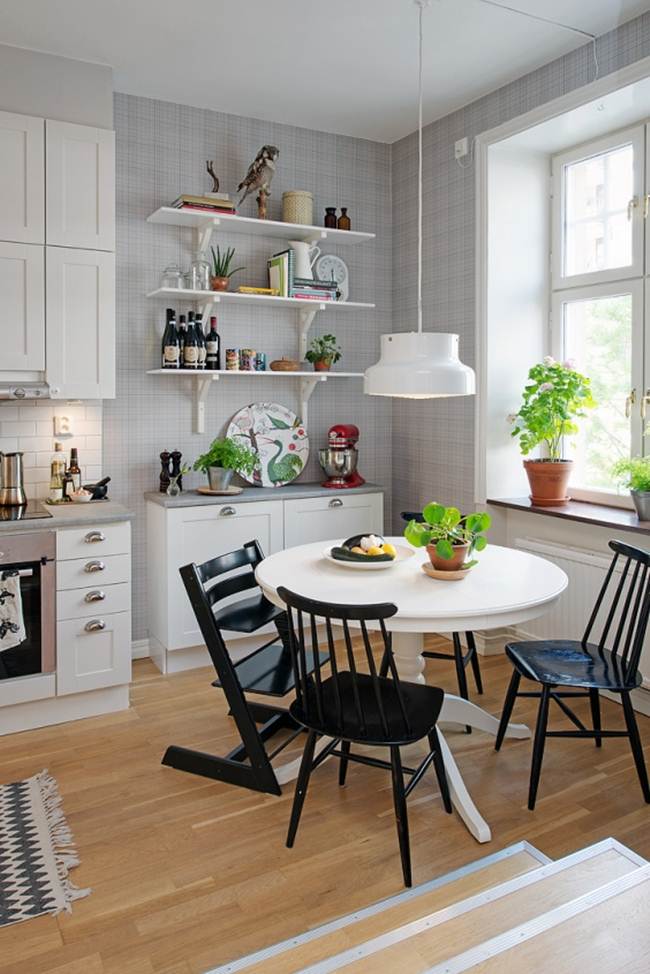 Cocina comedor pequeña y muy iluminada