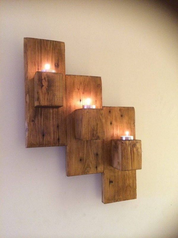 Portavelas con trozos de madera