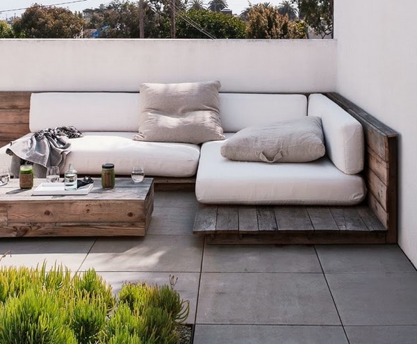 Sillones con tarimas de madera