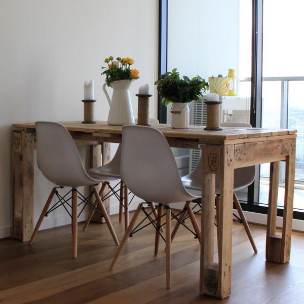 Mesa de comedor con palets