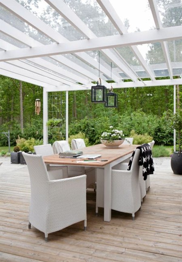 Pérgola de hierro pintada de blanco