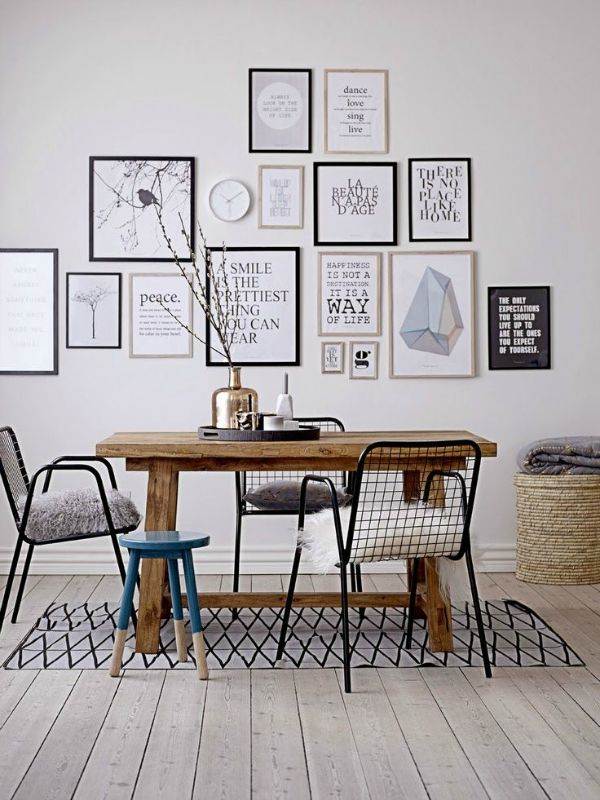Muchos cuadros para decorar el comedor