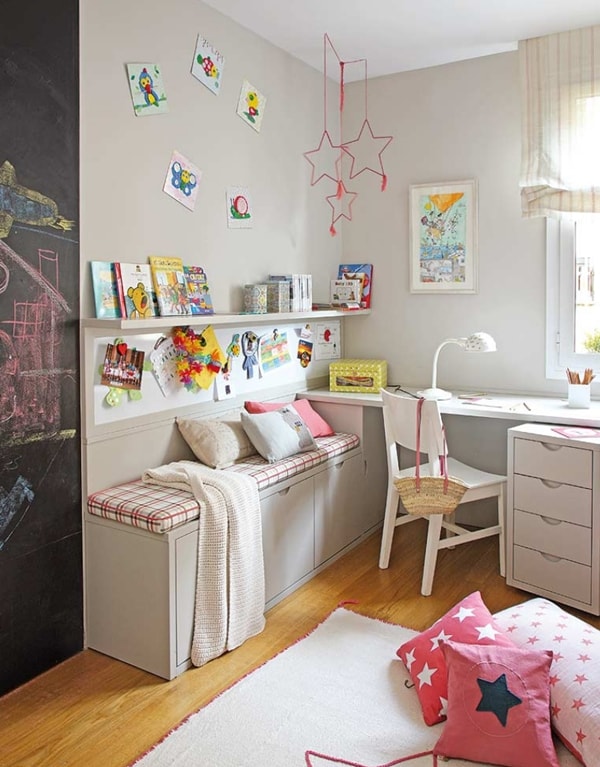 Muebles blancos para un dormitorio infantil unisex