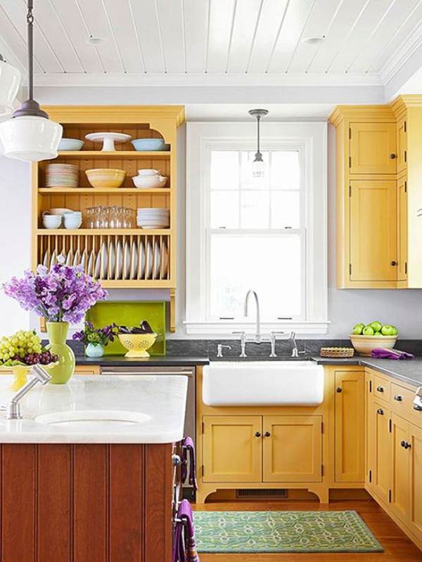 Muebles de cocina en color mostaza