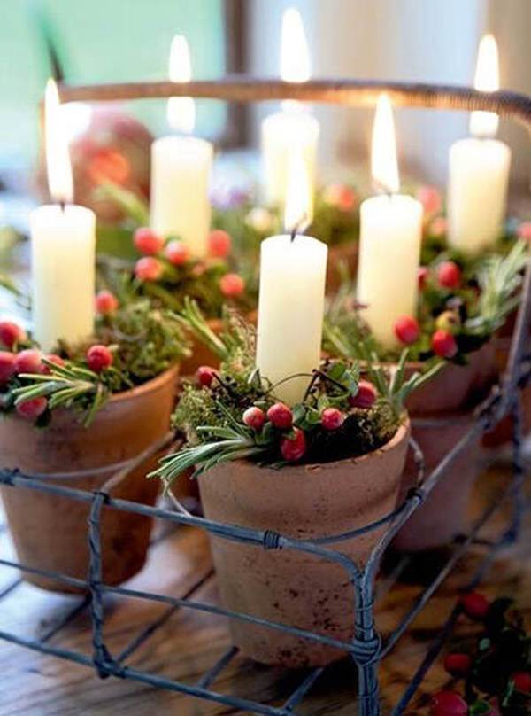 Centro de mesa navideño con macetas y velas