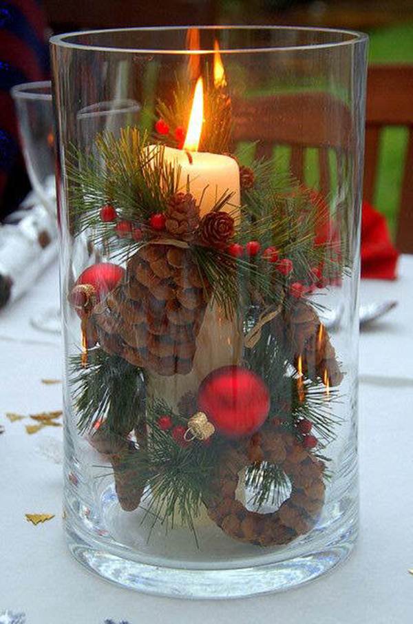 Centro de mesa navideño con vaso de cristal