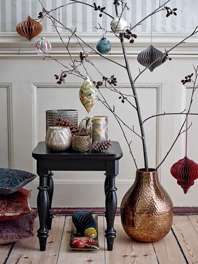 Árbol de Navidad con ramas secas