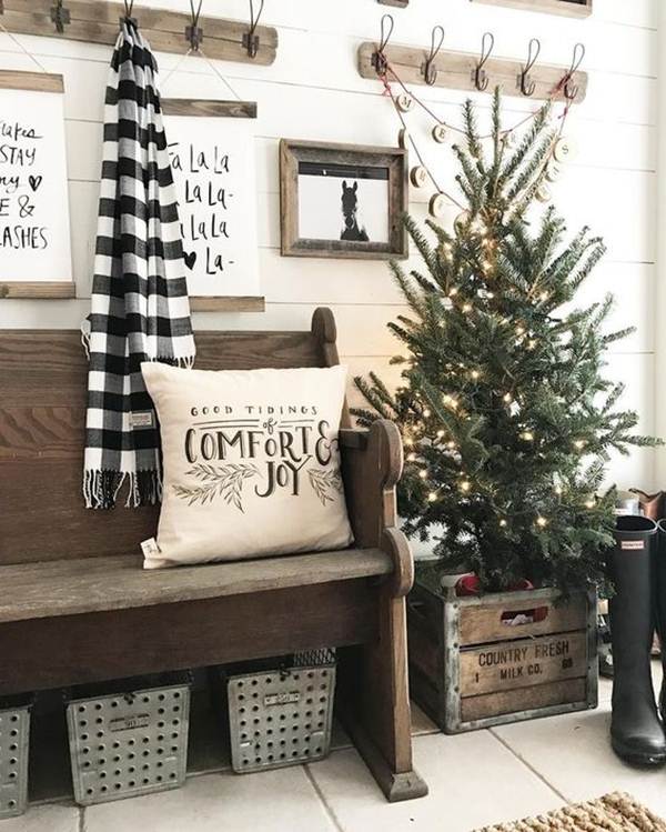 Árbol de navidad dentro de una caja de madera
