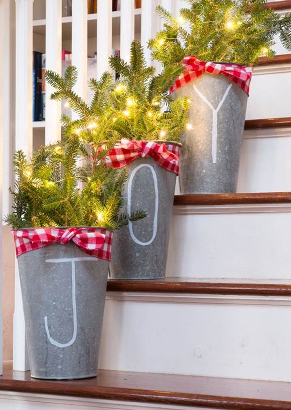 Decoración navideña para escaleras