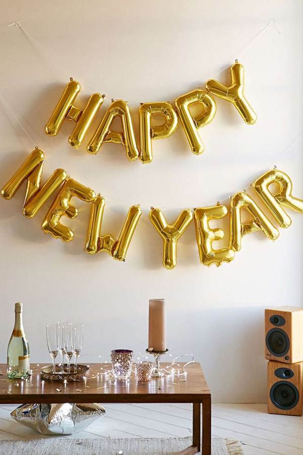 Decoración Año Nuevo con letras inflables