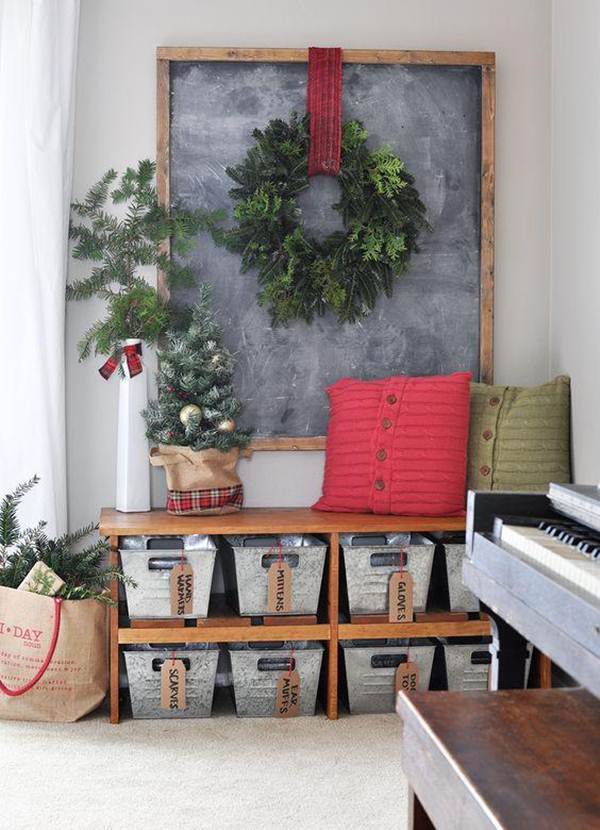 Decoración navideña con textil y vegetación