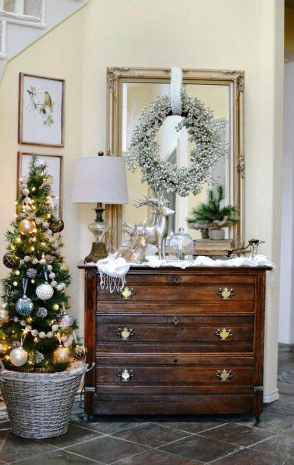Dorado y blanco para la decoración navideña del recibidor