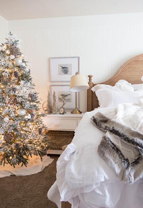 Árbol de Navidad en el dormitorio