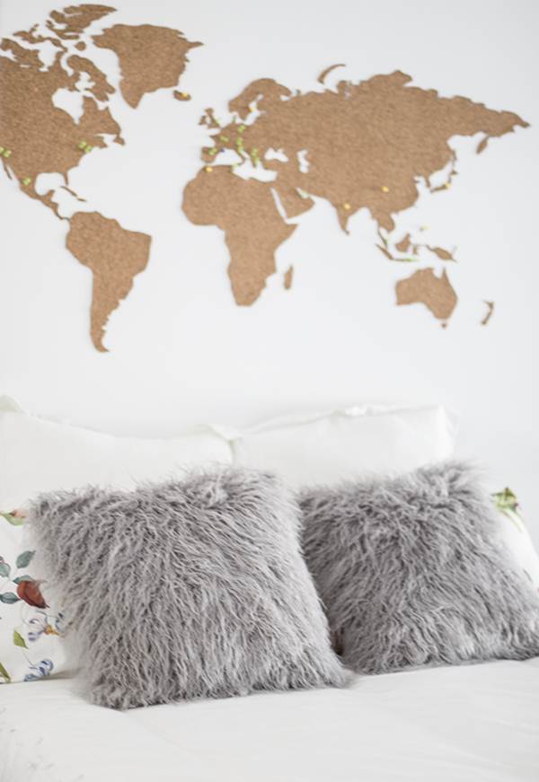 Mapa como cabecero de cama