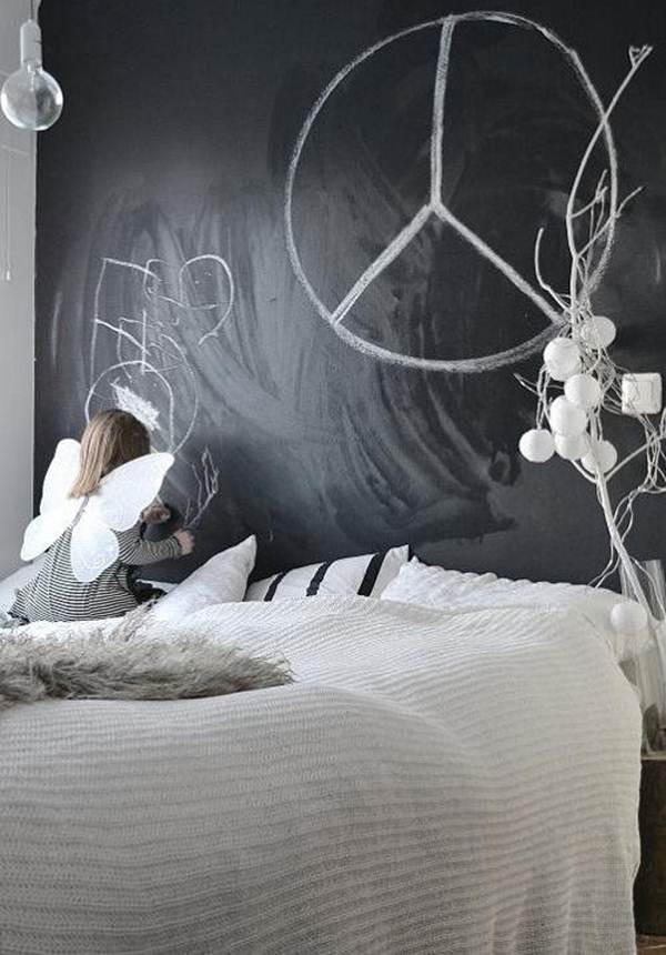 Pared de pizarra como cabezal de cama