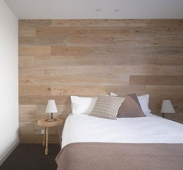 Pared de madera como cabecero de cama