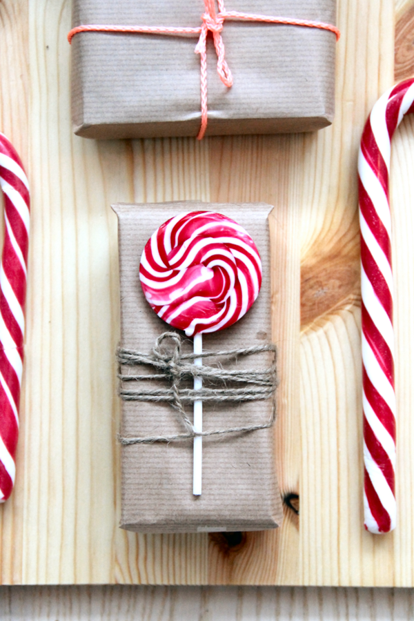 Regalo decorado con un dulce