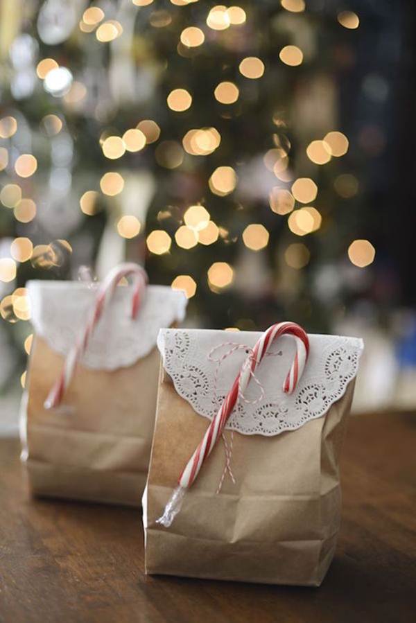 Detalles con bastones dulces en regalos